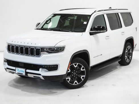 Used 2024 Jeep Wagoneer Series III w/ Flexible Seating Group image 2