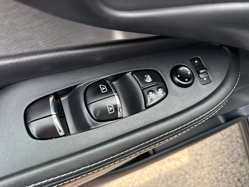 Used 2020 Nissan Murano SL w/ Moonroof Package AWD/4WD image 12