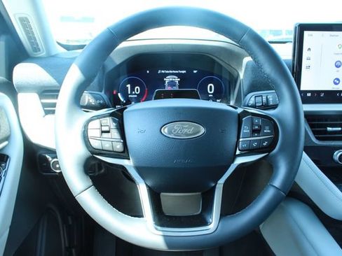 Used 2025 Ford Explorer Platinum w/ Ultimate Package AWD/4WD image 25