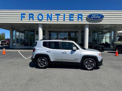 Used 2016 Jeep Renegade Latitude w/ Cold Weather Group FWD image 1