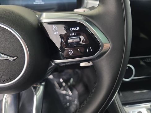 Used 2024 Jaguar F-PACE R-Dynamic S image 18