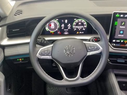 New 2026 Volkswagen Tiguan SE AWD/4WD image 33