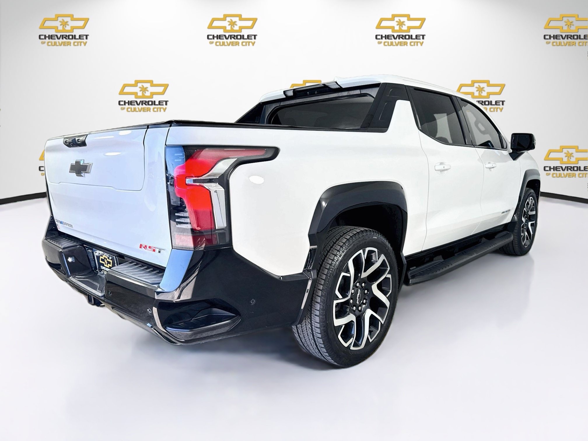Used 2024 Chevrolet Silverado EV RST AWD/4WD image 8