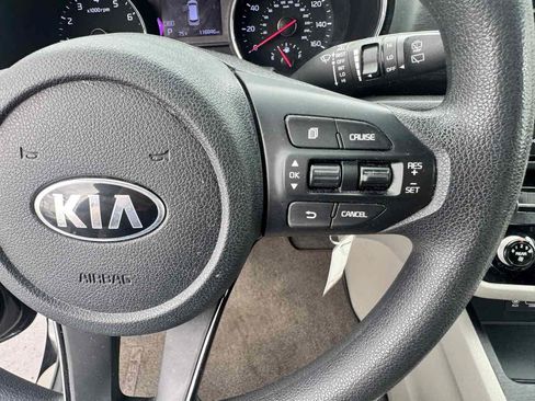 Used 2019 Kia Sedona L FWD image 41