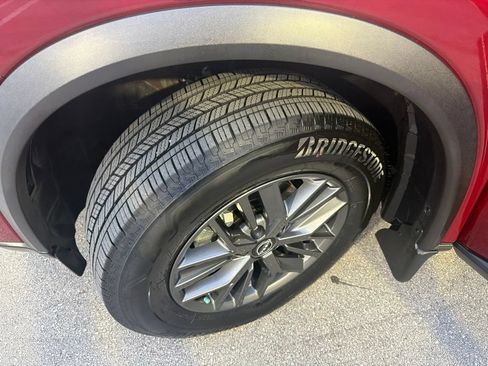 Used 2025 Nissan Rogue S FWD image 7