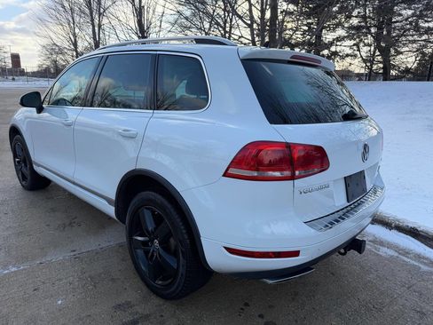 Used 2013 Volkswagen Touareg Sport image 5