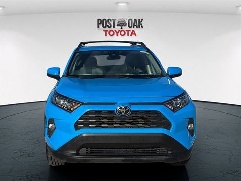 Used 2021 Toyota RAV4 XLE Premium image 2