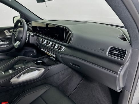 New 2026 Mercedes-Benz GLS 450 4MATIC image 33