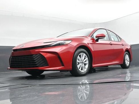 Used 2025 Toyota Camry LE FWD image 35