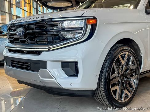 Used 2025 Ford Expedition Platinum w/ Platinum Ultimate Package image 4