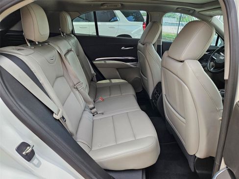 Used 2023 Cadillac XT4 Luxury w/ Cold Weather Package FWD image 27