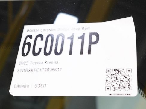 Used 2023 Toyota Sienna XSE AWD/4WD image 32