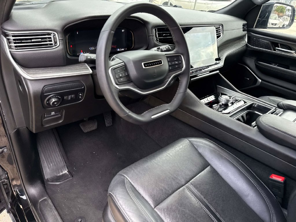 Used 2024 Jeep Wagoneer L Series III w/ Flexible Seating Group AWD/4WD image 19