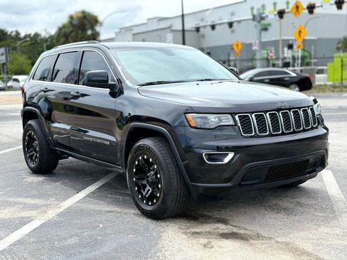 Used 2017 Jeep Grand Cherokee Laredo w/ Quick Order Package 2BE image 7