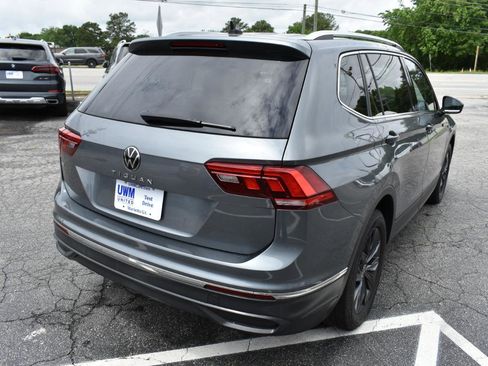 Used 2023 Volkswagen Tiguan SE w/ Panoramic Sunroof Package FWD image 6