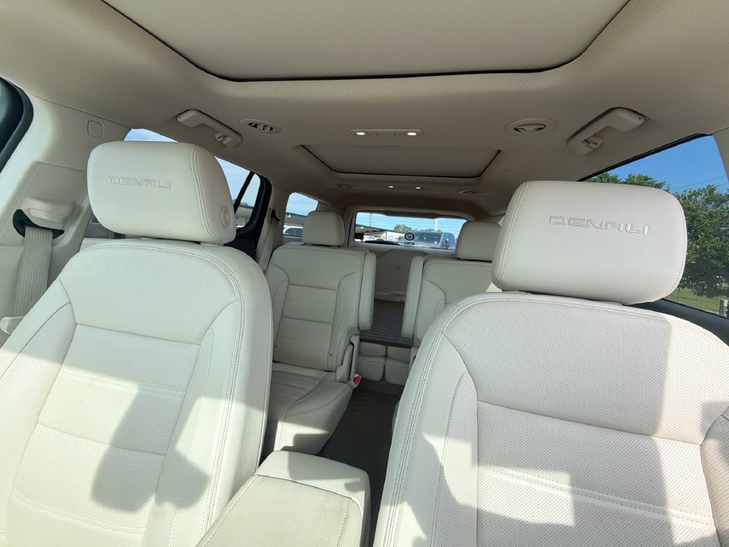 Used 2020 GMC Acadia Denali w/ Technology Package FWD image 15
