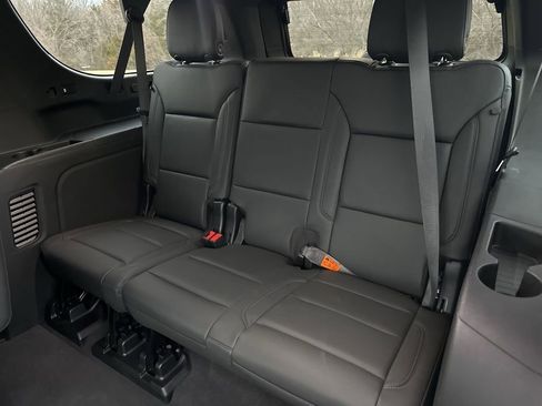 Used 2024 Chevrolet Suburban Z71 w/ Luxury Package image 35