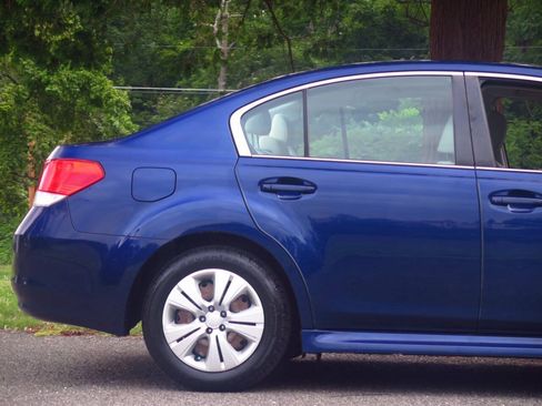 Used 2011 Subaru Legacy 2.5i AWD/4WD image 23