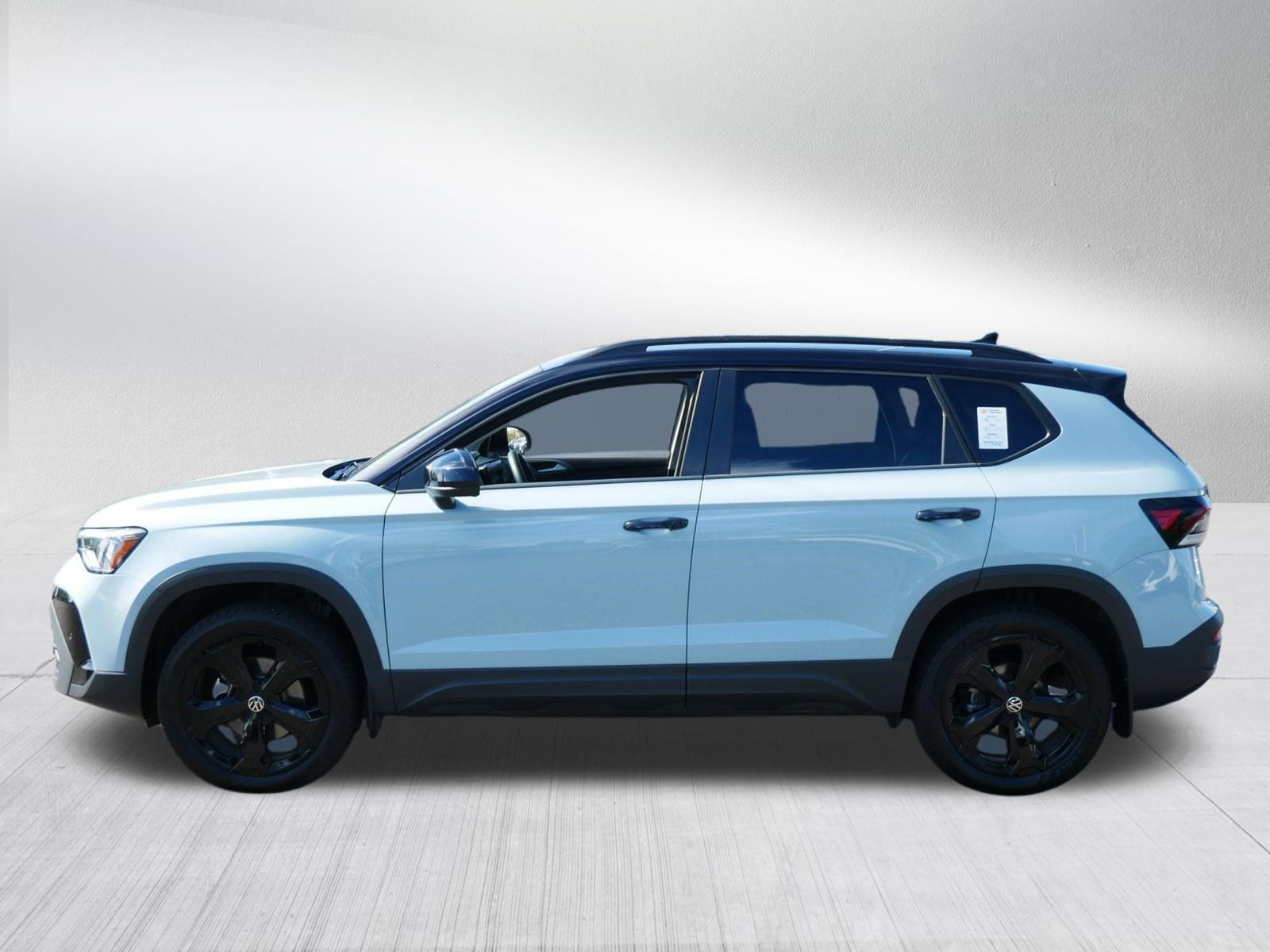 Certified 2025 Volkswagen Taos SE AWD/4WD image 4