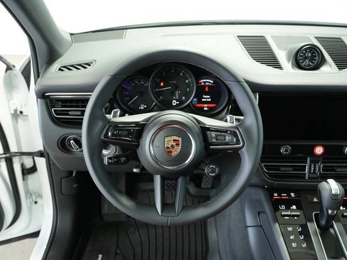 Certified 2025 Porsche Macan image 13