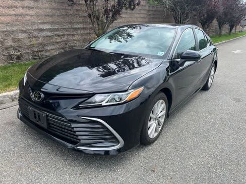 Used 2022 Toyota Camry LE FWD image 1