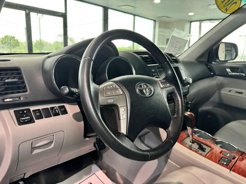 Used 2010 Toyota Highlander Limited AWD/4WD image 25