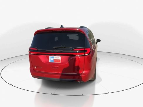 New 2026 Chrysler Pacifica Limited w/ S Appearance Package FWD image 7