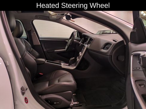 Used 2017 Volvo V60 T5 Cross Country Platinum w/ Climate Package image 11