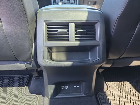 Used 2020 Volkswagen Atlas Cross Sport SEL AWD/4WD image 33