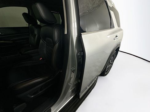 Used 2024 Nissan Pathfinder Platinum w/ Cargo Package AWD/4WD image 12