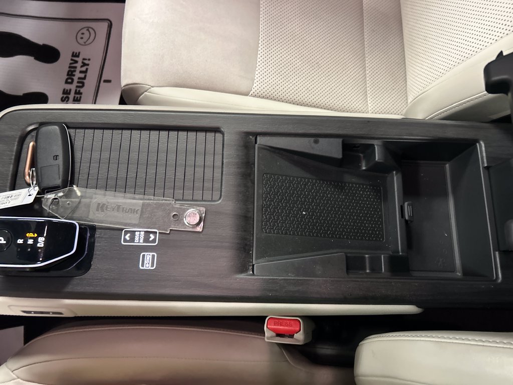 Used 2024 Nissan Ariya AWD image 19