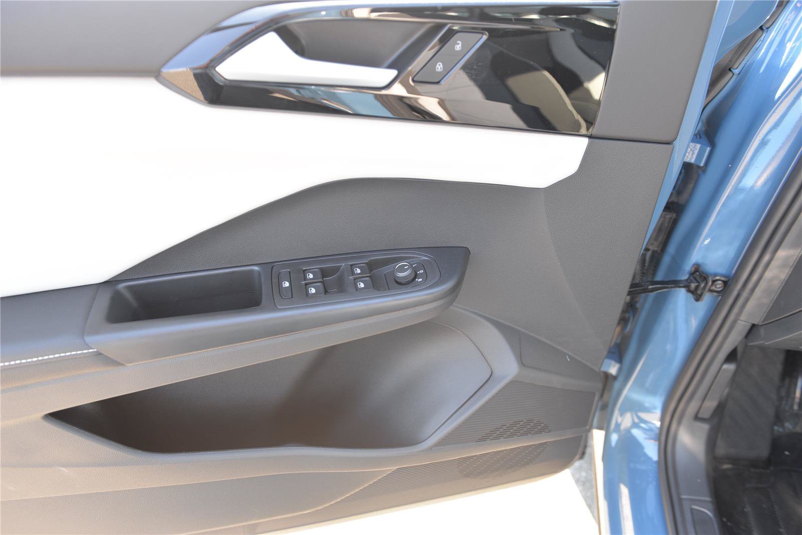New 2027 Volkswagen Jetta SE FWD image 23