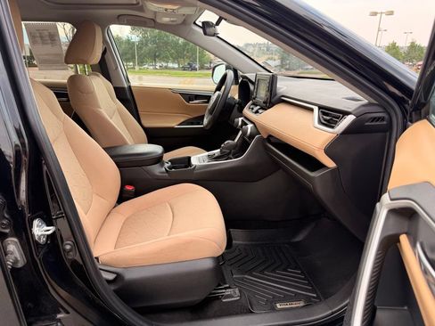 Used 2021 Toyota RAV4 XLE w/ Convenience Package AWD/4WD image 31