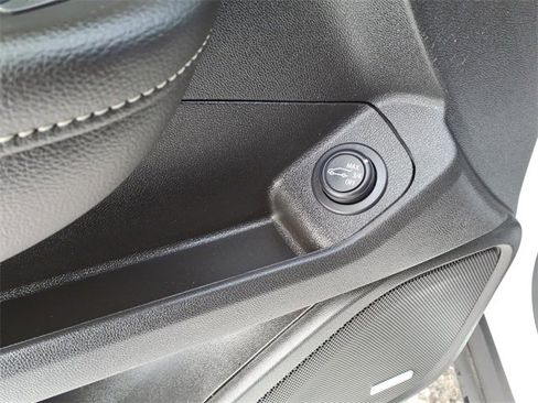 Used 2022 GMC Terrain Denali w/ Denali Premium Package image 17