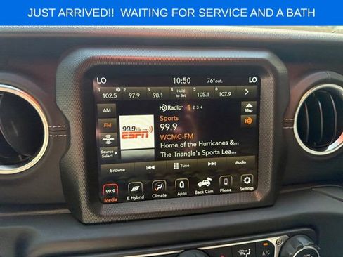 Used 2022 Jeep Wrangler Unlimited Sahara w/ Cold Weather Group AWD/4WD image 16