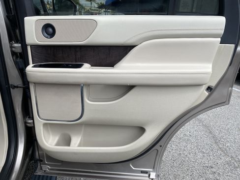 Used 2019 Lincoln Navigator Select w/ Cargo Package RWD image 25