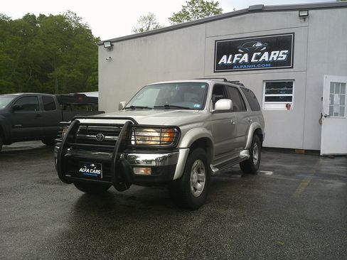 Used 2000 Toyota 4Runner SR5 AWD/4WD image 1
