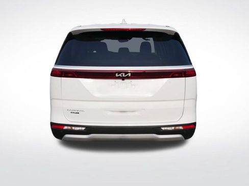 Used 2024 Kia Carnival EX FWD image 8