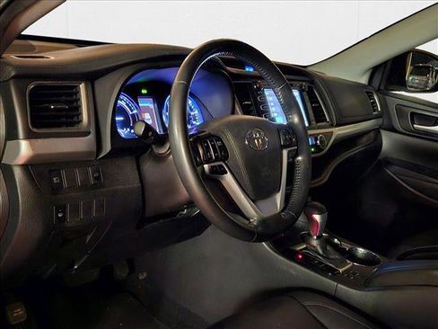 Used 2019 Toyota Highlander XLE image 9