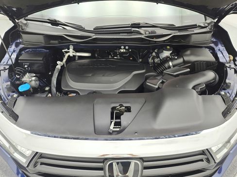 Used 2023 Honda Odyssey Touring image 16