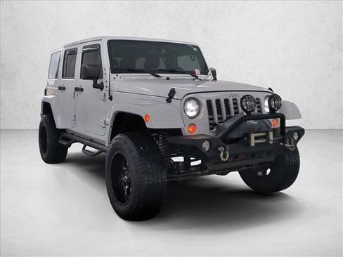 Used 2017 Jeep Wrangler Unlimited Sahara w/ Connectivity Group AWD/4WD image 3