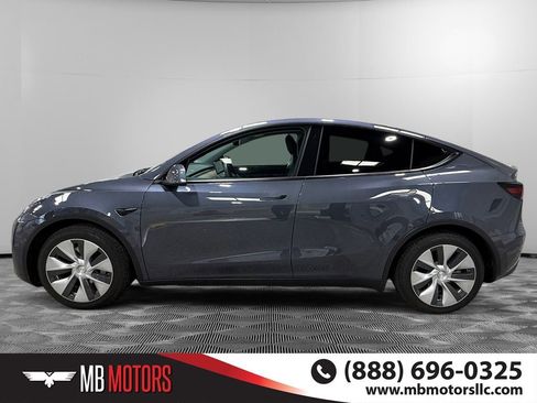 Used 2022 Tesla Model Y Long Range image 10