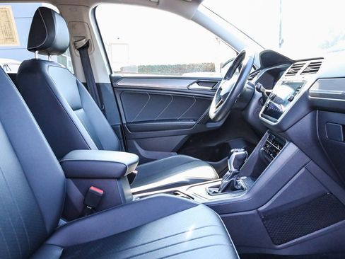 Certified 2022 Volkswagen Tiguan SE image 17