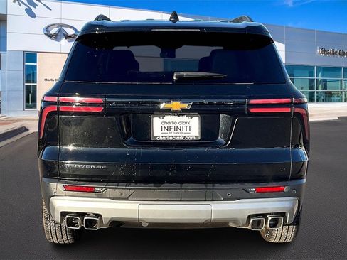 Used 2025 Chevrolet Traverse LT image 4