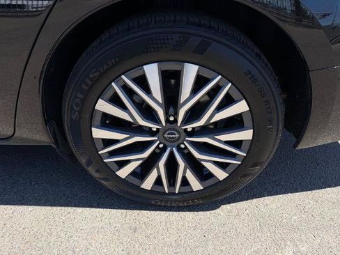 Certified 2025 Nissan Altima 2.5 SV FWD image 8