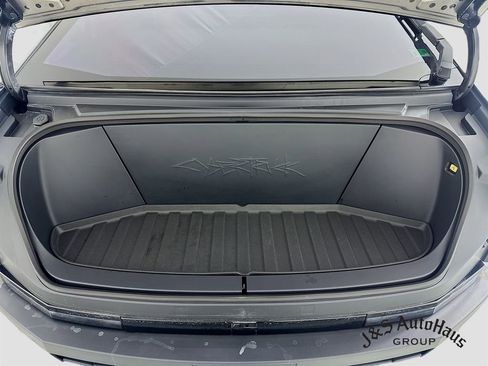 Used 2025 Tesla Cybertruck AWD Crew Cab image 38