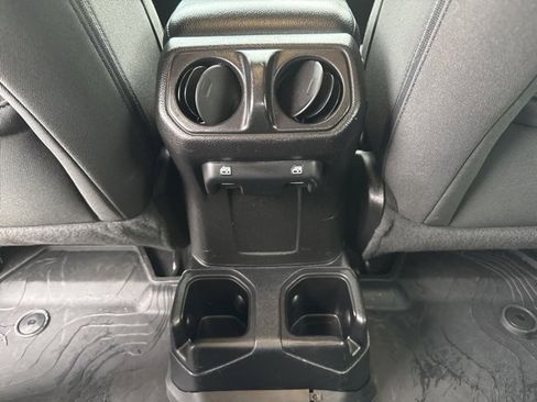 Used 2021 Jeep Gladiator Willys image 13