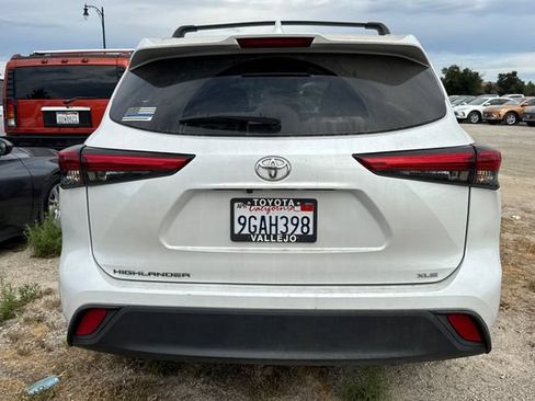 Used 2023 Toyota Highlander XLE FWD image 6