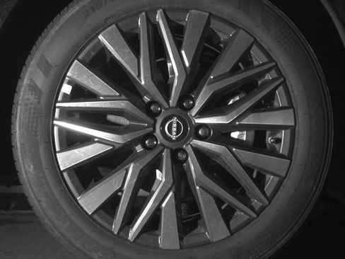 Used 2025 Nissan Altima 2.5 SV FWD image 13