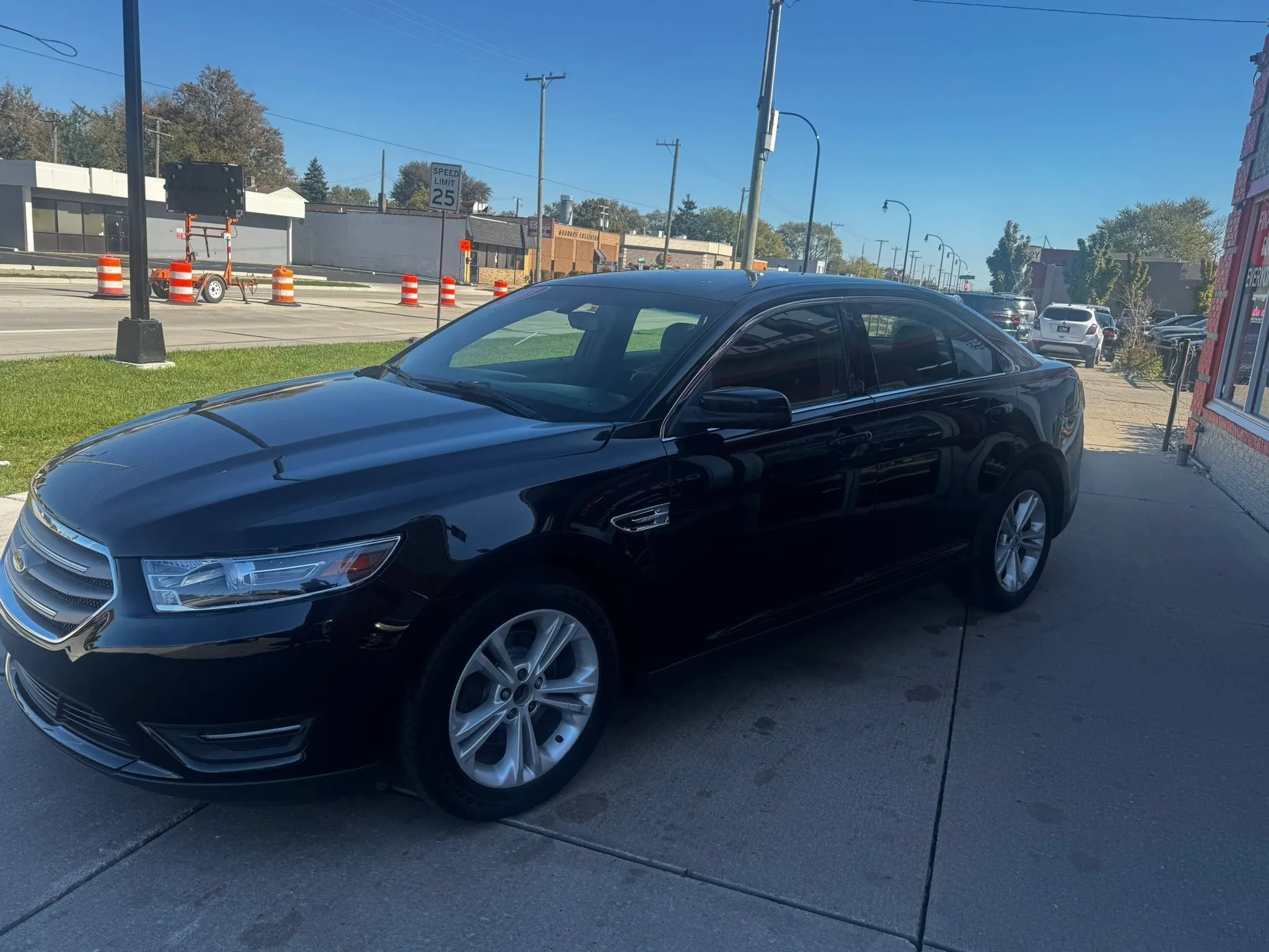 Used 2017 Ford Taurus SEL w/ Equipment Group 201A FWD image 6